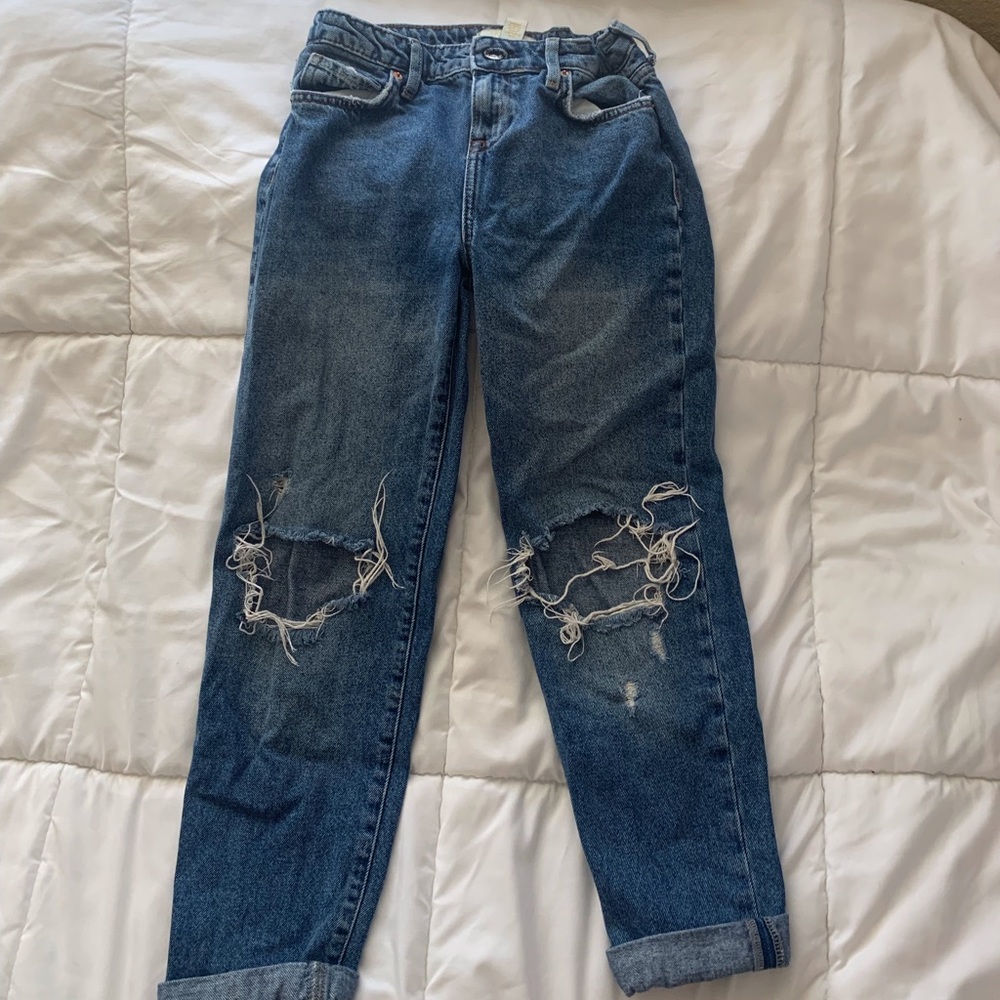 Forever 21 blue ripped boyfriend jeans.